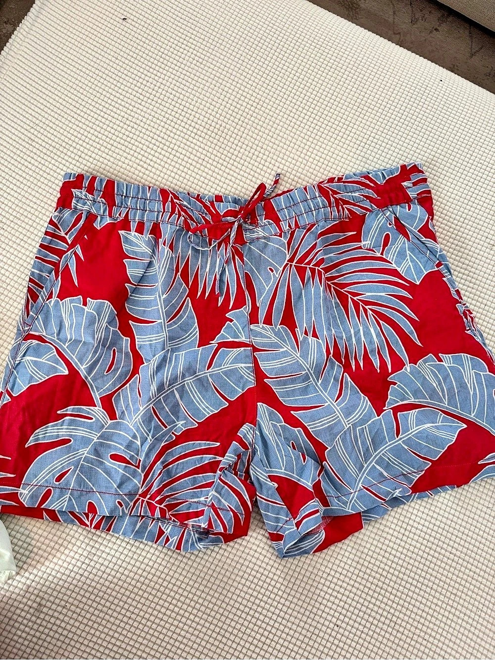Women Tommy Bahama linen shorts Like New